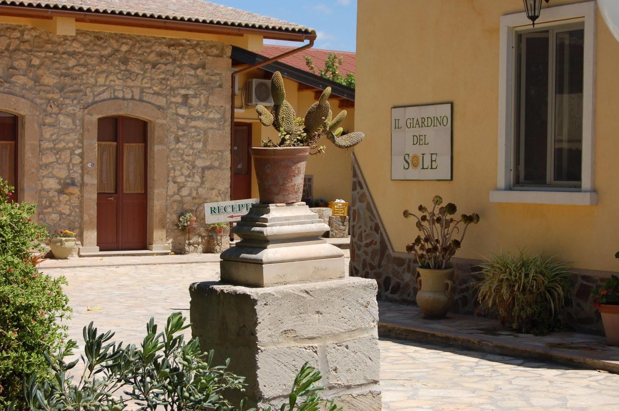 Il Giardino Del Sole Villa Agnone Bagni Exterior photo